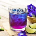 color changing blue to purple butterfly pea flower mocktail