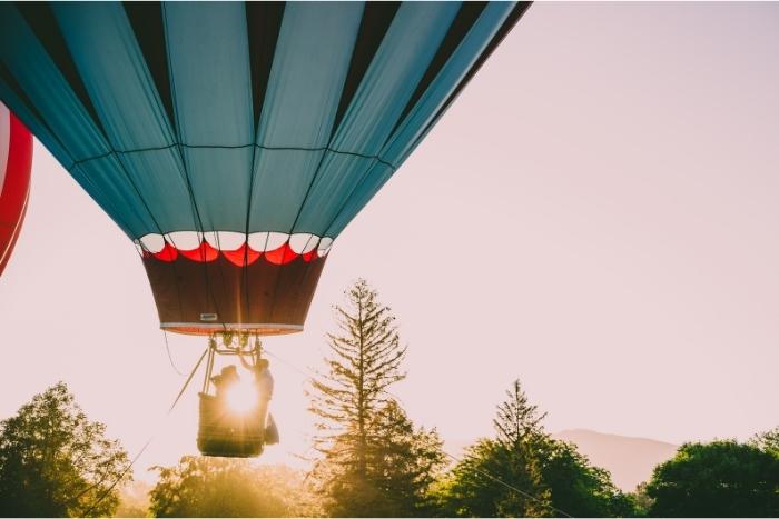 hot-air-ballon-ride-for-a-couple-is-a-fun-experience-gift