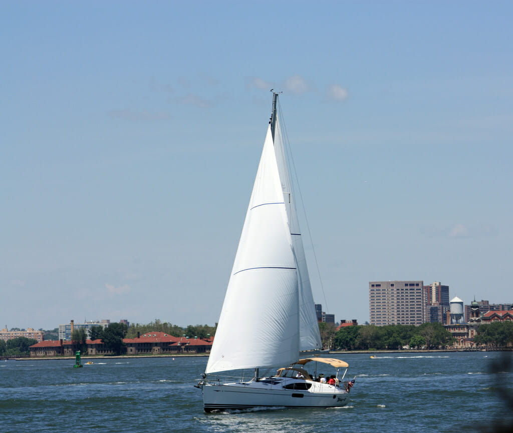 learn to sail in NYC! 10 Fun and Frugal Things To Do in Manhattan