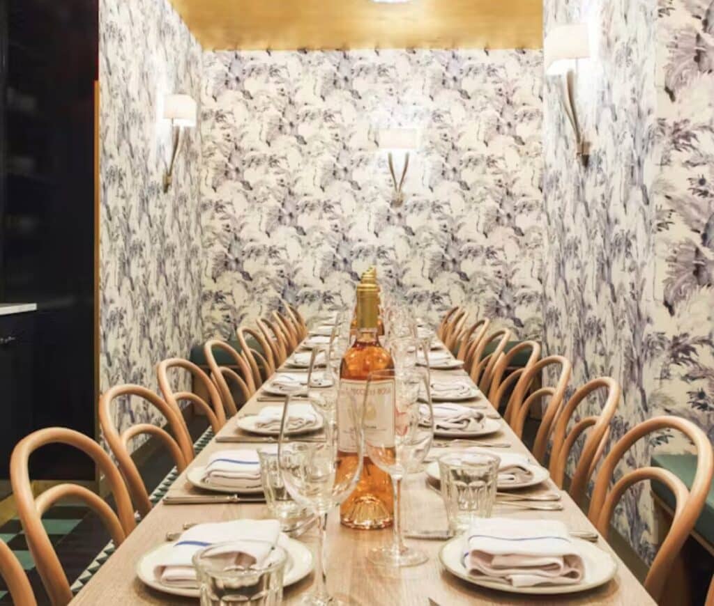 Long table with wine at La Pecora Bianca