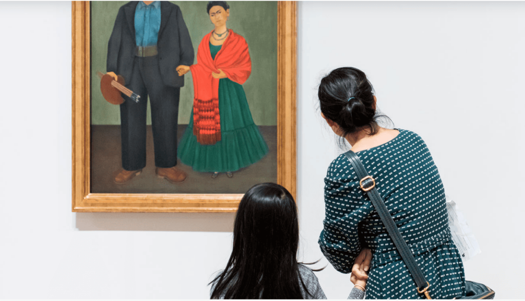 mom and tween looking at art while visiting an art museum in san francisco