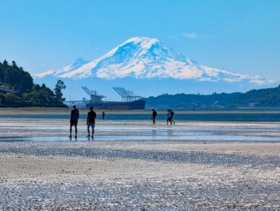 Beautiful views of a mountain and other hikers on the Discovery Loop Trail