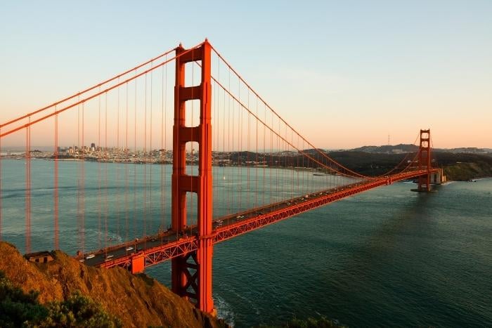 the-golden-gate-bridge-at-sunset-on-the-bay
