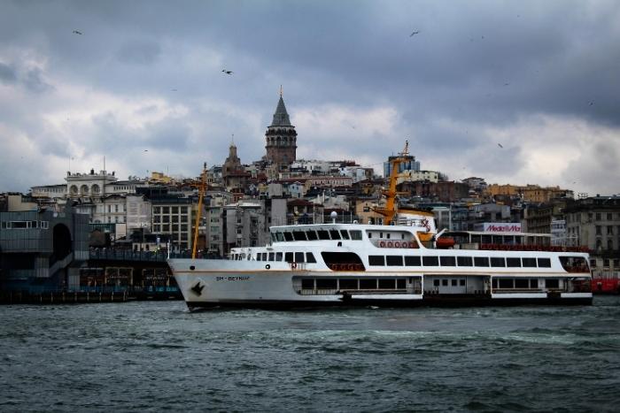 boat-cruise-on-the-river